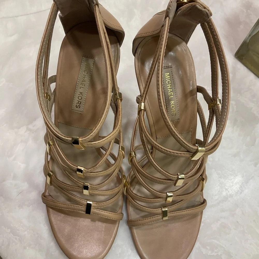 Michael Kors Charlene Strappy Sandals in Nude Leather w/ gold detail Sz 8 / 38.5 - Picture 9 of 15